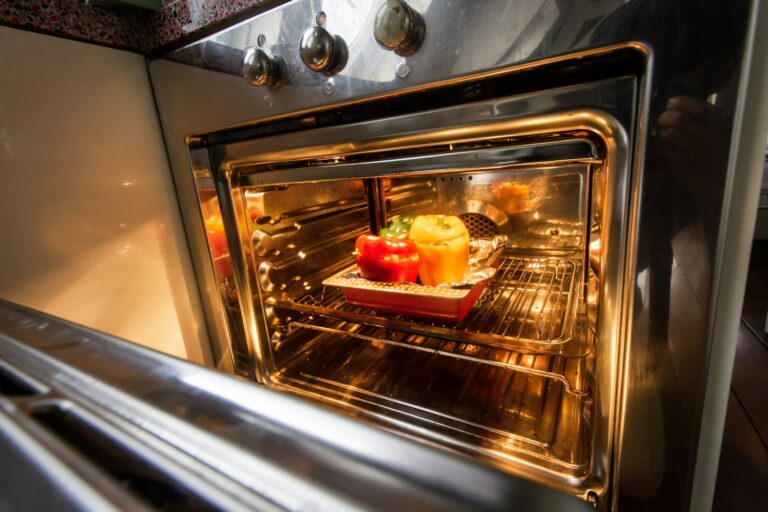 Ober-/Unterhitze in Umluft umrechnen – beleuchteter Backofen mit Auflauf