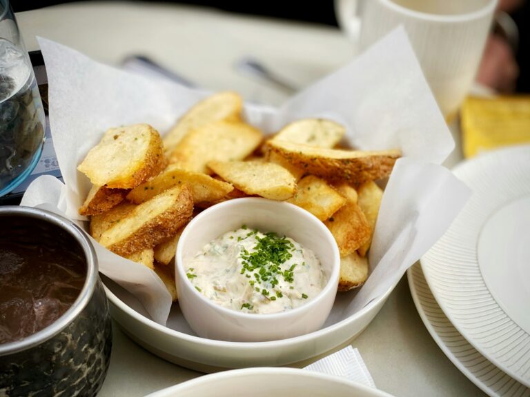 Sour-Cream-Gewürz selber machen – Kartoffelspalten mit Kräuterdip